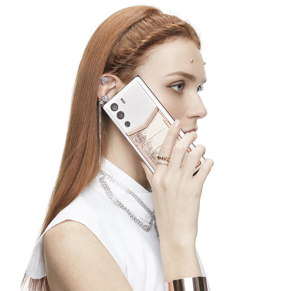 VERTUMETAVERTUHimalayaAlligatorLeather18kGold_Diamonds5GWeb3Phone03