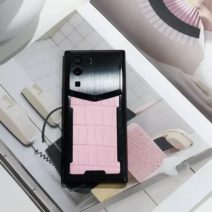 VERTUMETAVERTUSakuraPinkAlligatorLeather5GWeb3Phone02